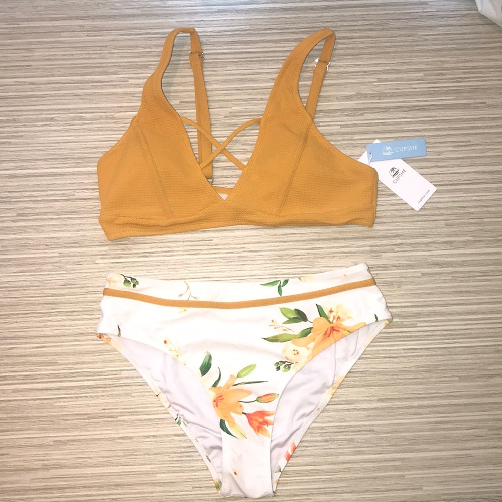 Women’s Cupshe 2 piece swimsuit